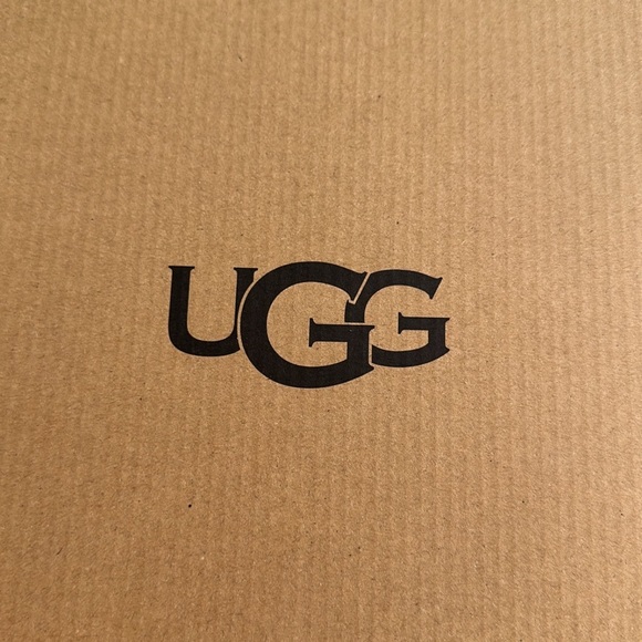 UGG - Picture 3 of 7